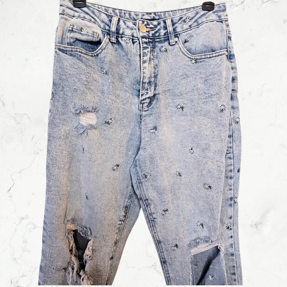 Material Girl Light Wash Distressed Floral Daisy Straight Leg Mom Jeans - Picture 3 of 7